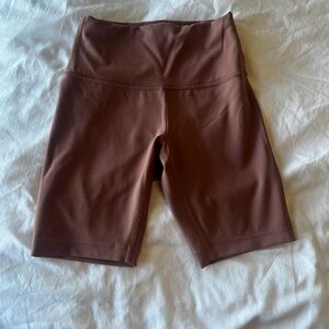 Lululemon wonder under training shorts